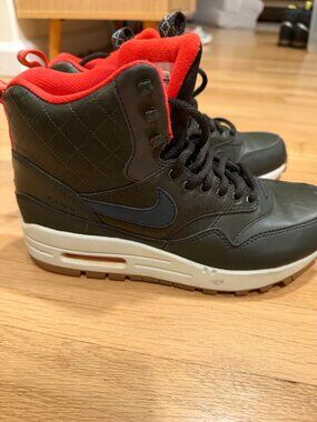 Nike Wmns Air Max 1 Mid SneakerBoot Sequoia Size 7